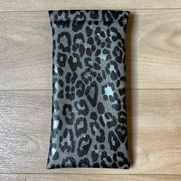 Guess Case - Picture 3 of 4